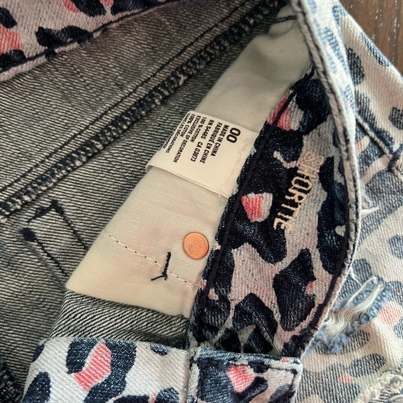 Leopard print shorts - Picture 2 of 2